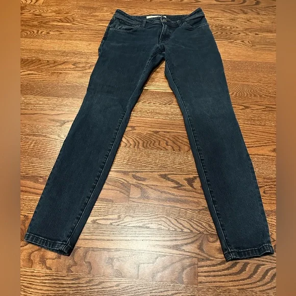 Burberry Brit Skinny Low Rise Jeans in dark blue wash - Picture 5 of 9